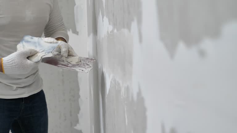 Best Water-Damaged Drywall Repair  in Marengo, IA